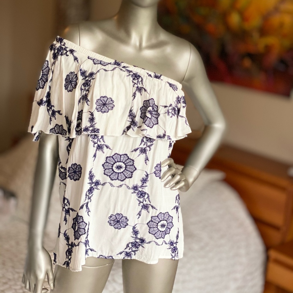 One Shoulder Ruffle Top - Picture 3 of 10